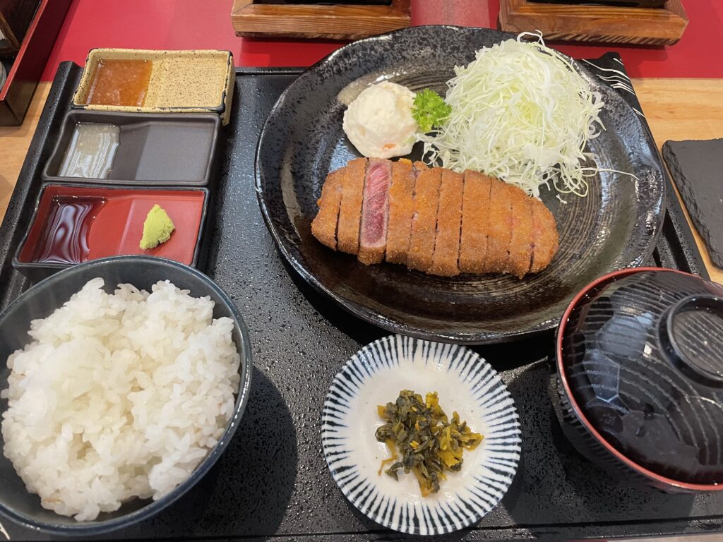 河口湖駅付近にある牛カツ専門店「甲州家」